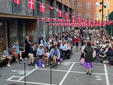 Der var pyntet fint op til 0. klassernes første skoledag